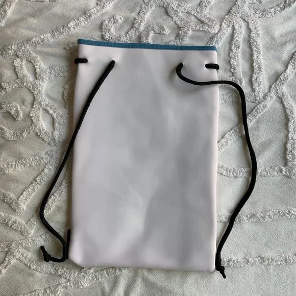 Triangl Drawstring Swim Bag (OS) Beach / Travel - Picture 2 of 3